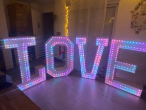 location lettre LOVE géantes lumineuses morbihan loire atlantique bretagne vannes