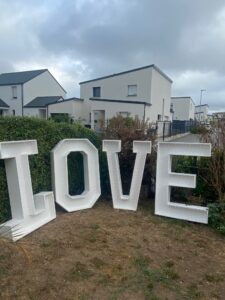 location lettre LOVE géante Morbihan Bretagne cote d armor ile et vilaine Loire Atlantique Finistère