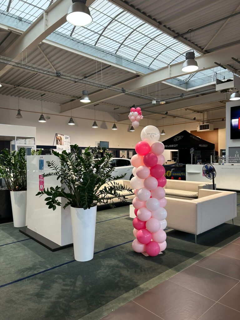 décoration porte ouverture magasin boutique colonne arche de ballons Loire Atlantique Morbihan vannes Lorient