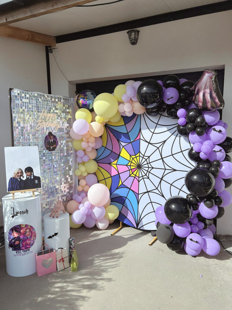 décoration anniversaire Wednesday anniversaire enfant Morbihan Loire Atlantique vannes Lorient arche de ballons