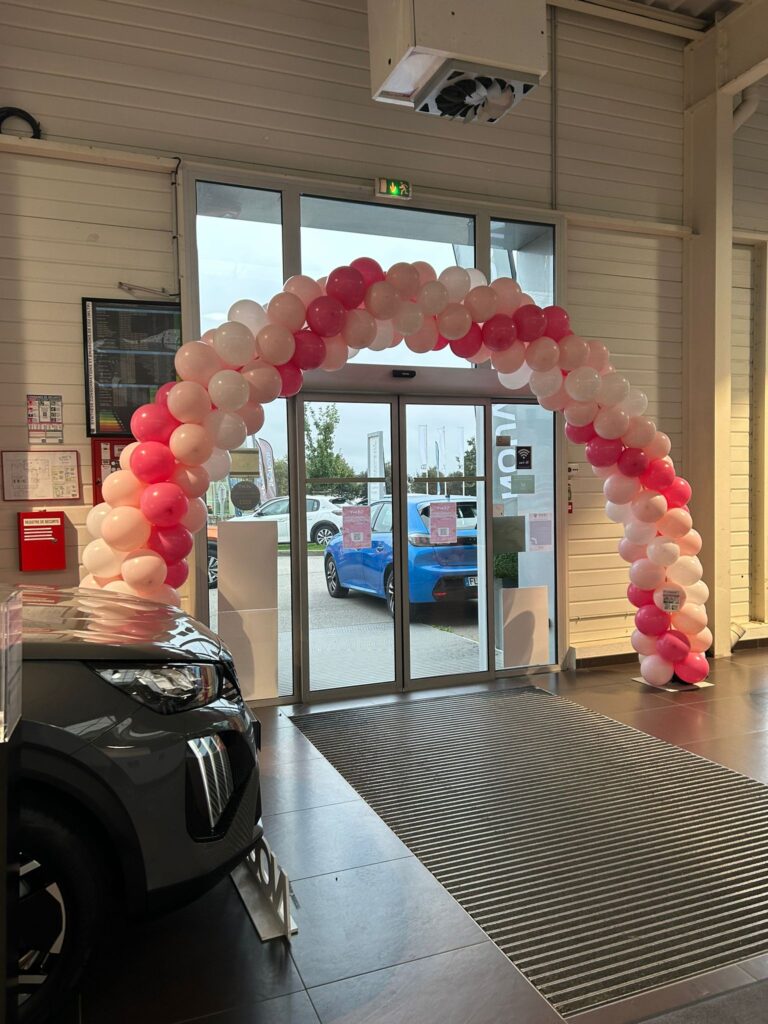 décoration porte ouverture magasin boutique colonne arche de ballons Loire Atlantique Morbihan vannes Lorient