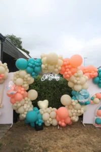 décorateur gender reveal arche de ballons toile personnalisée Morbihan Bretagne loire atlantique location buzzer gender reveal