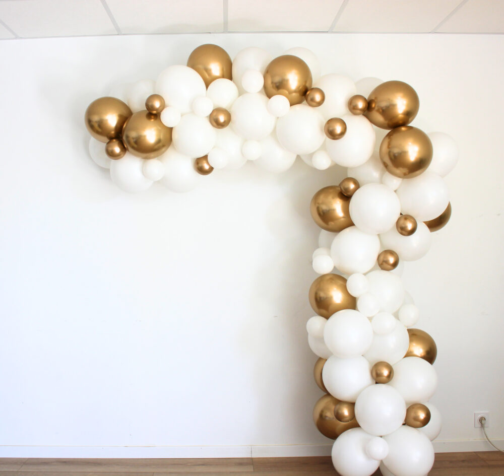 <strong>🎯 Ma Décor Box S - Kit de décoration événementielle compacte</strong> <br>(Ballons, gonfleur et accroches)