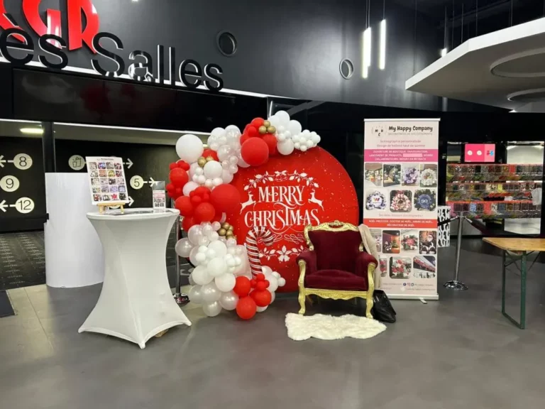 Arche de ballons personnalisée pour noel au cinéma