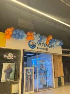 Inauguration leclerc voyage arche de ballons