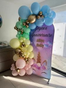 arche de ballon avec fond personnalisé anniversaire vannes