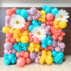 Printemps Mur de ballons Fleur arche de ballons Morbihan tourisme Bretagne Loire Atlantique France décoration événement aanniversaire centre commercial