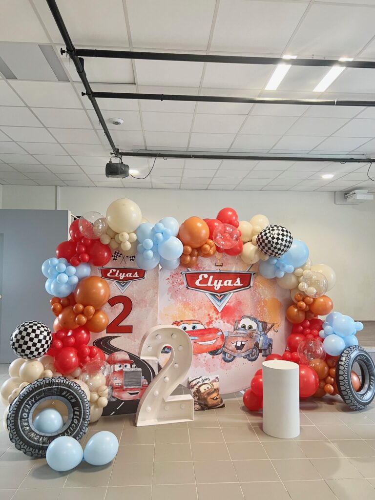 Décoration anniversaire cars Disney pixar Bretagne Morbihan