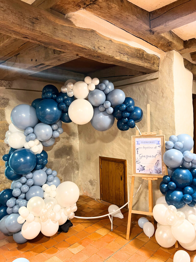 bapteme décoration organisation arche de ballons Morbihan Bretagne loire atlantique
