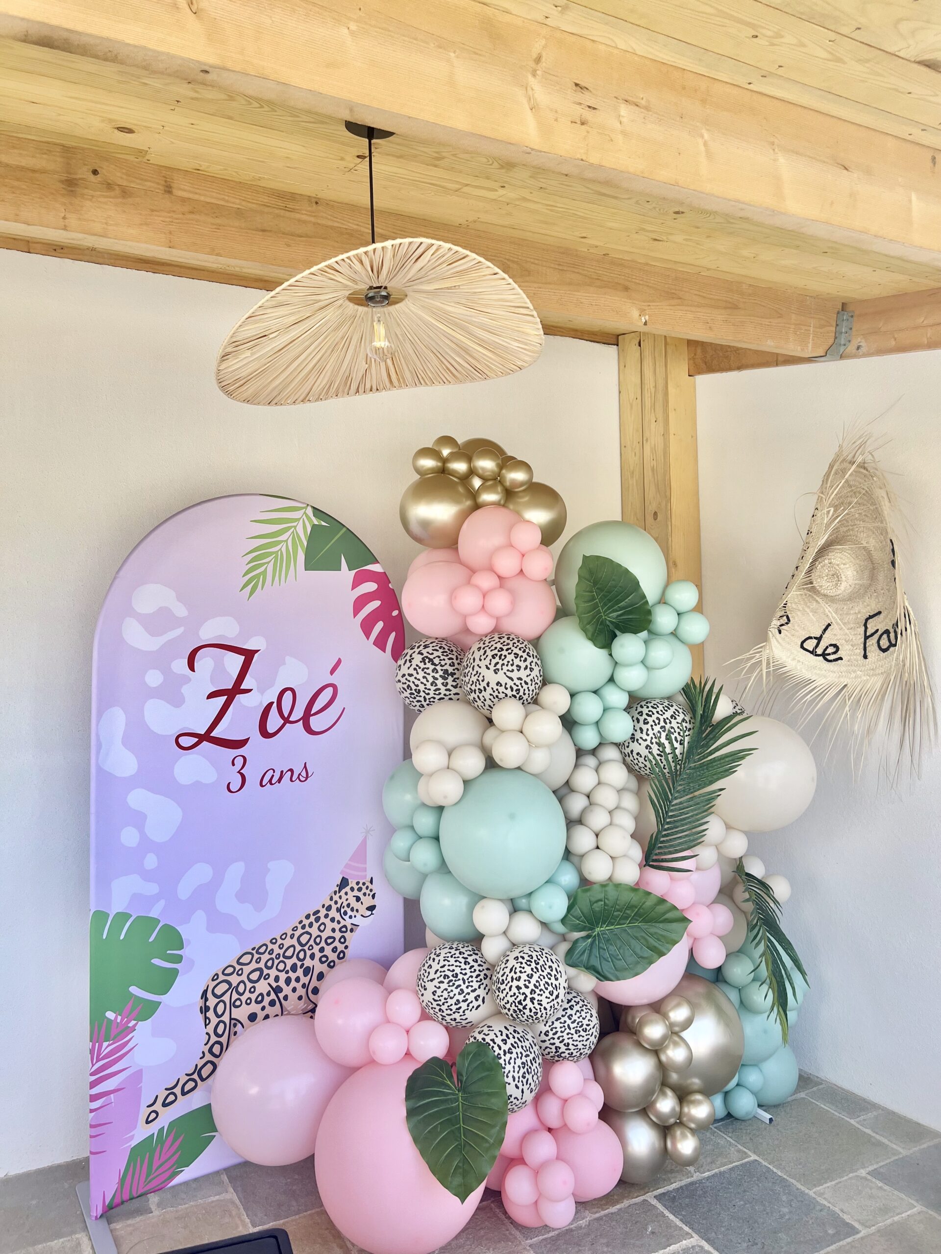 anniversaire décoration arche de ballons Morbihan Loire atlantique Bretagne décoration anniversaire jungle girly