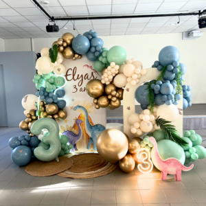 scénographie décor photocall fond personnalisé arche de ballons Bretagne Morbihan Loire atlantique