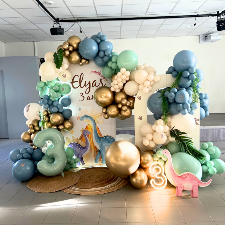 scénographie décor photocall fond personnalisé arche de ballons Bretagne Morbihan Loire atlantique