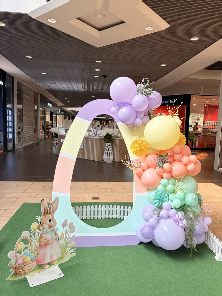 décoration centre commercial arche de ballons arche de fleur décoration galerie marchande