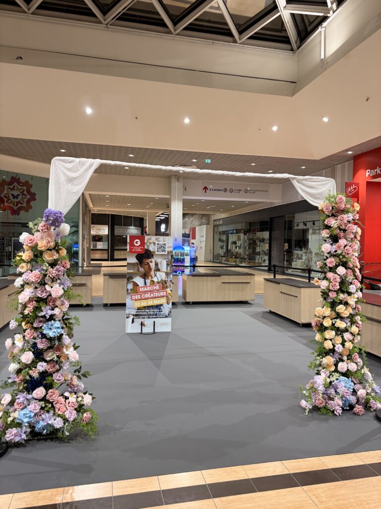 décoration centre commercial arche de ballons arche de fleur décoration galerie marchande