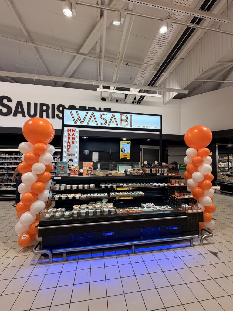 décoration centre commercial arche de ballons arche de fleur décoration galerie marchande