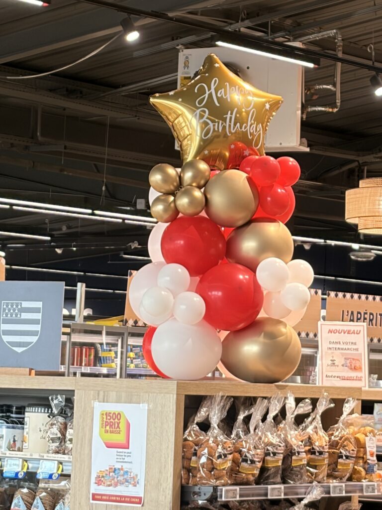 décoration centre commercial arche de ballons arche de fleur décoration galerie marchande